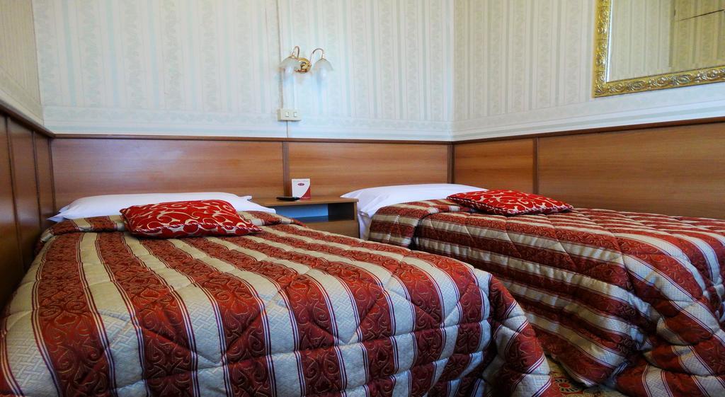 Hotel Cristina Róma Szoba fotó